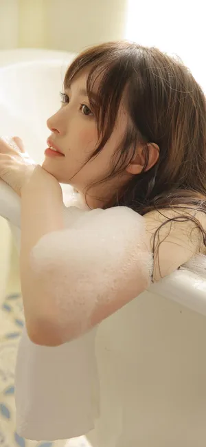 清纯美少女浴缸性感写真