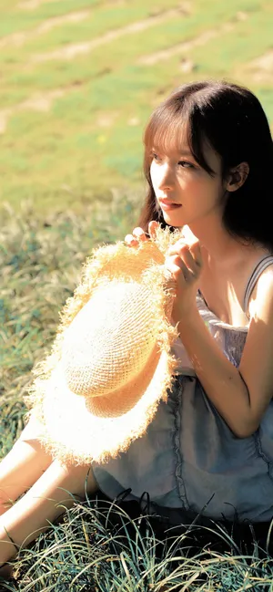 清纯妹子草地唯美写真_1