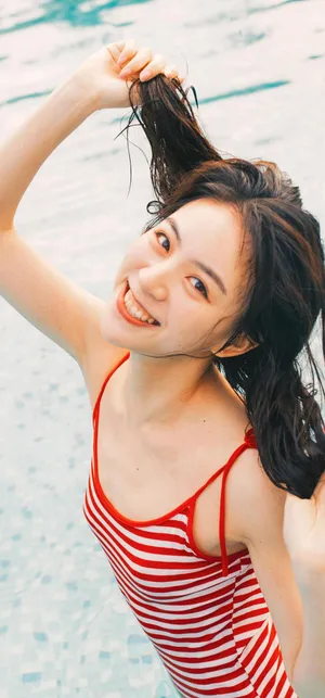 清纯美少女沙滩湿身写真