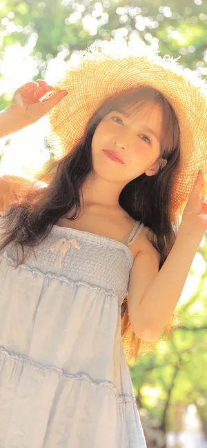 带着草帽的阳光美少女_1