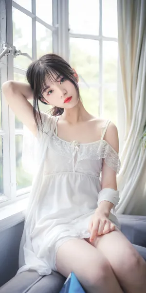 清纯美女窗边性感写真