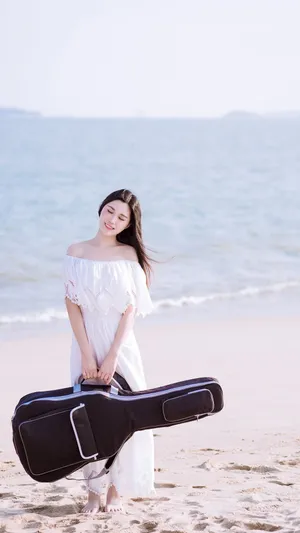 超凡脱俗的气质美女海滩写真第1张