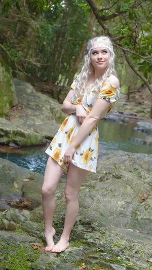蓝眼睛的清纯美女