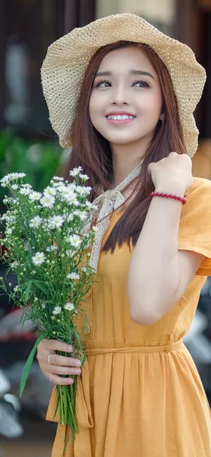 拿着花的美女