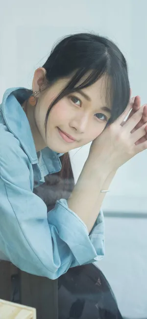 坐着的清纯美女