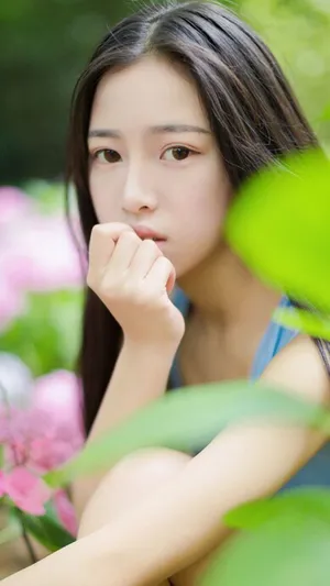 清新恬静长发美女户外写真