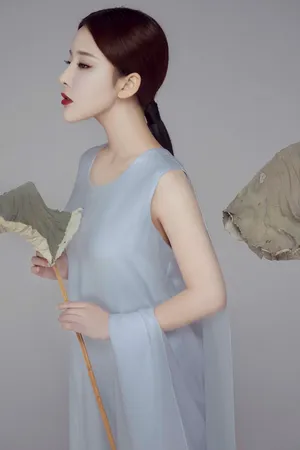 古风美女写真东方神韵荷叶 枯叶