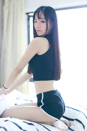 美女 跪姿