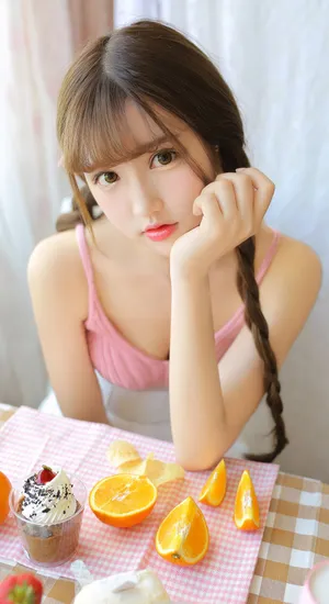 俏皮美女日系水果美女