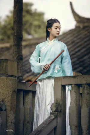 古装 笛子美女