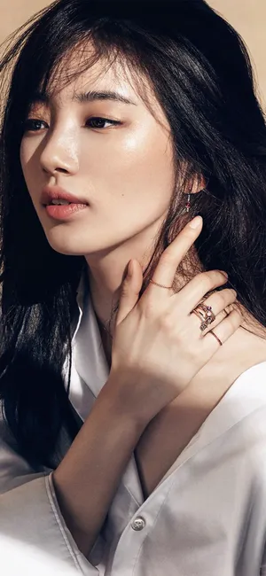 长发穿衬衣的性感韩国美女