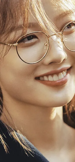 戴眼镜清纯斯文的美女肖像