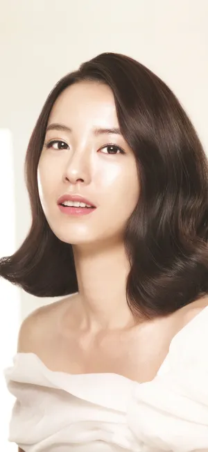长卷发的清纯韩国女神头像