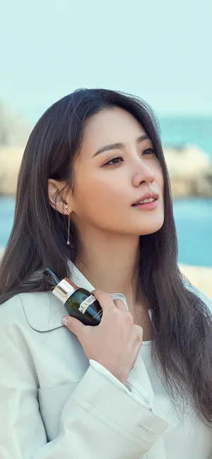 海边长发美女的侧脸_1