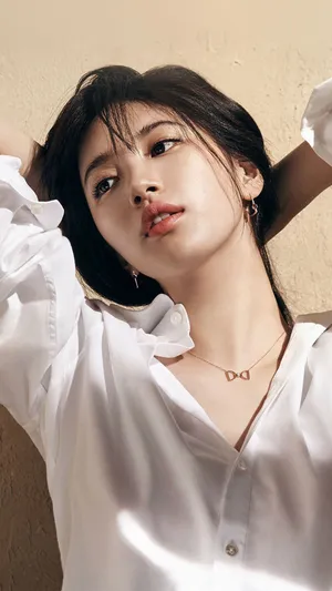 穿衬衣的韩国性感美女明星