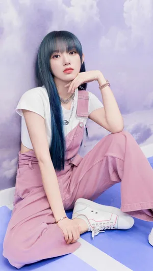 靓丽女神程潇时尚背带裤魅力写真