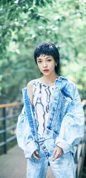 潮流女神郭采洁时尚休闲户外迷人写真_1