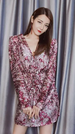 性感气质女神迪丽热巴迷人写真