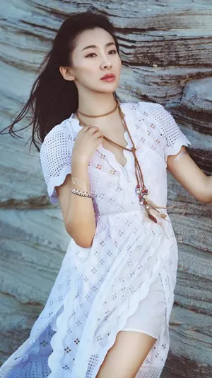 吉丽性感妩媚写真