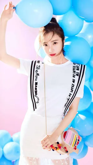 清纯美女胡冰卿时尚写真