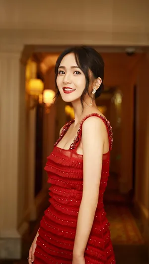靳梦佳性感红裙迷人写真