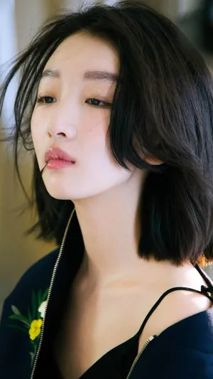 周冬雨知性美