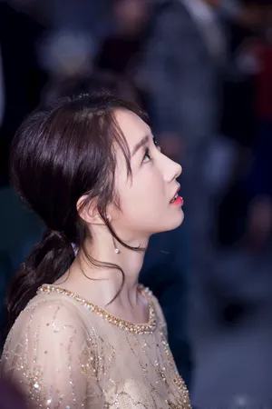 孟美岐唯美自拍