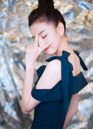 宋祖儿（lareina）苗条身材