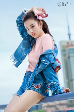 宋祖儿（lareina）红秀代言
