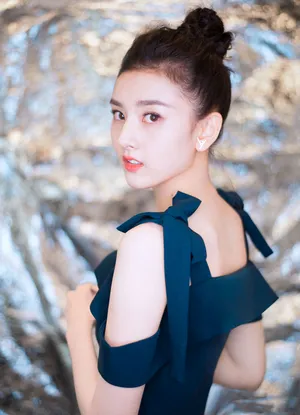宋祖儿（lareina）楚楚动人