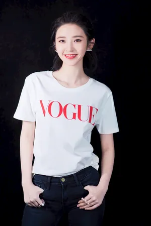 唐艺昕清新打扮