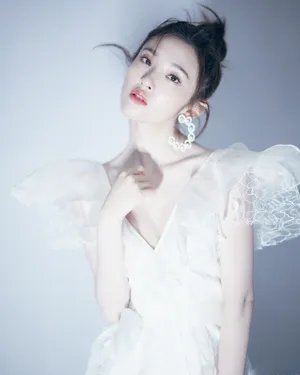 唐艺昕唯美自拍