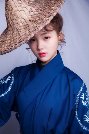 吕小雨名族服饰写真