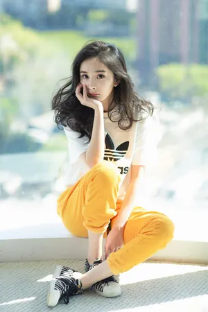 杨幂春装自拍第1张