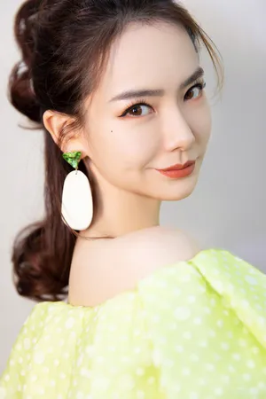御姐戚薇甜美笑容