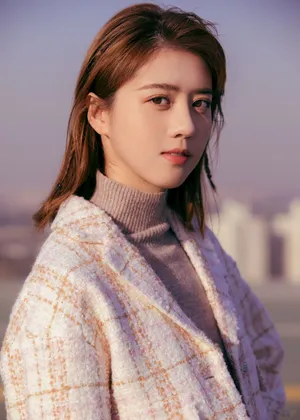 李凯馨成熟妆容_1