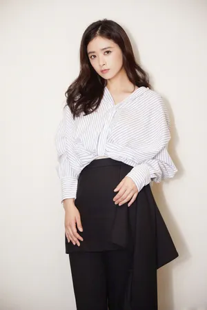 蒋欣长发飘飘