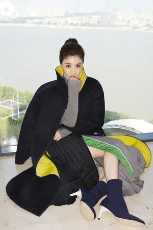 蒋欣冬装也性感