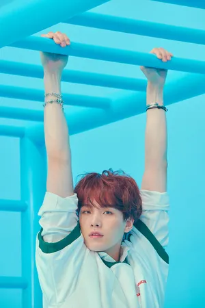 防弹少年团BTS闵玧其SUGA单杠_1