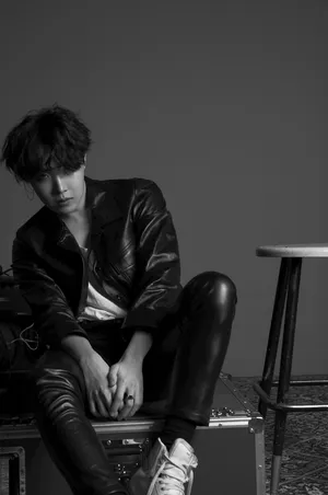 防弹少年团郑号锡j-hope黑白照
