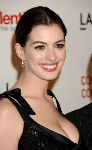 安妮·海瑟薇（Anne Hathaway）超性感装扮