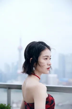 张雪迎黄浦江自拍