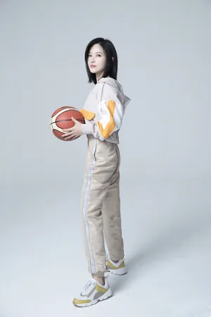 杨子姗打篮球