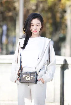 张天爱臭美