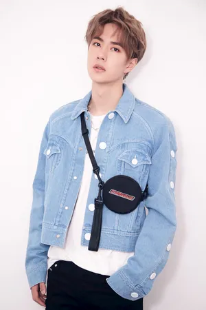 王一博19