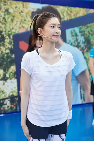 江疏影32