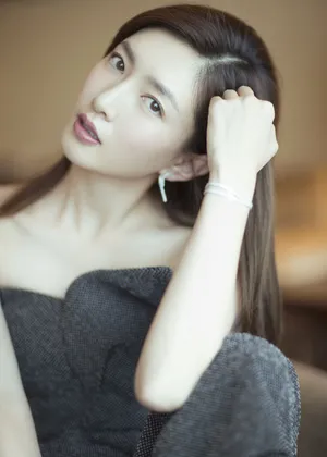 江疏影28