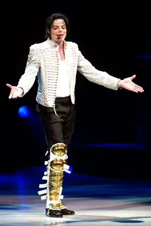 迈克尔·杰克逊Michael Jackson新装扮