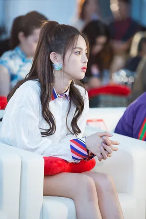 火箭少女杨超越No9_1