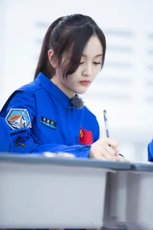 火箭少女吴宣仪No12